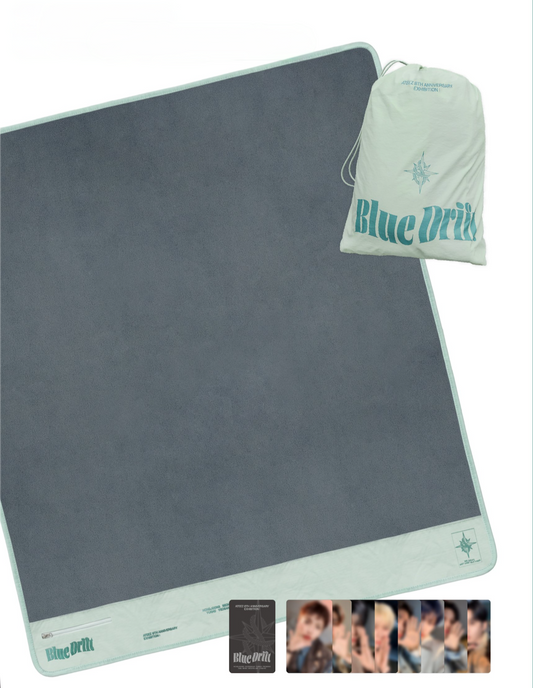 ATEEZ 8th Anniversary Exhibition Blue Drift - Couverture